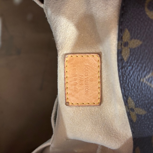 Authentic Louis Vuitton Artsy MM monogram - Picture 10 of 14
